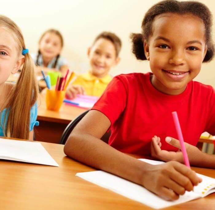 Schoolkinderen in de klas